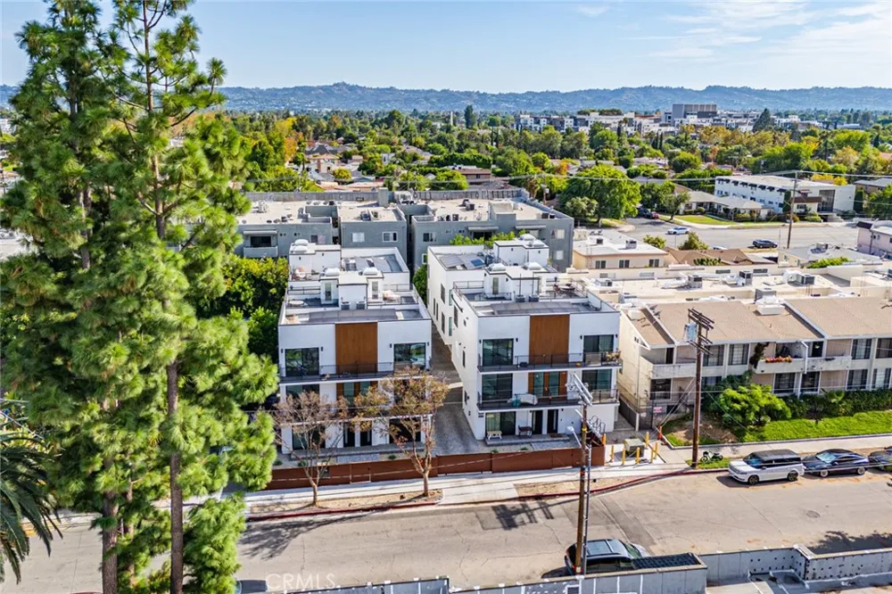 11810 Gilmore Los Angeles, CA 91606