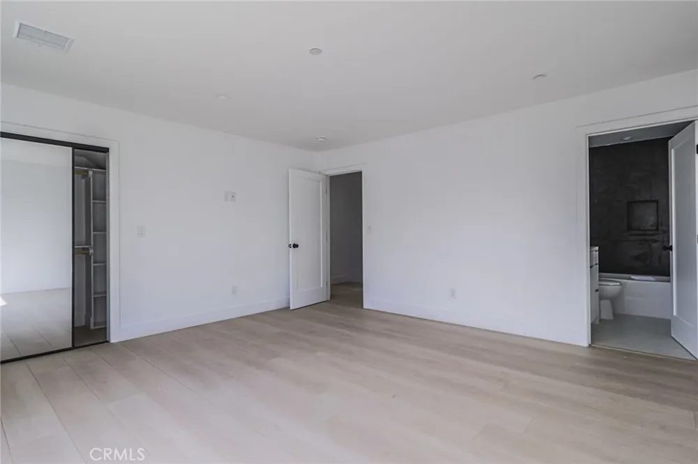 11810 Gilmore Los Angeles, CA 91606
