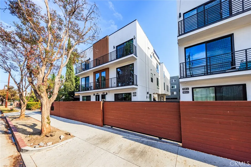 11810 Gilmore Los Angeles, CA 91606
