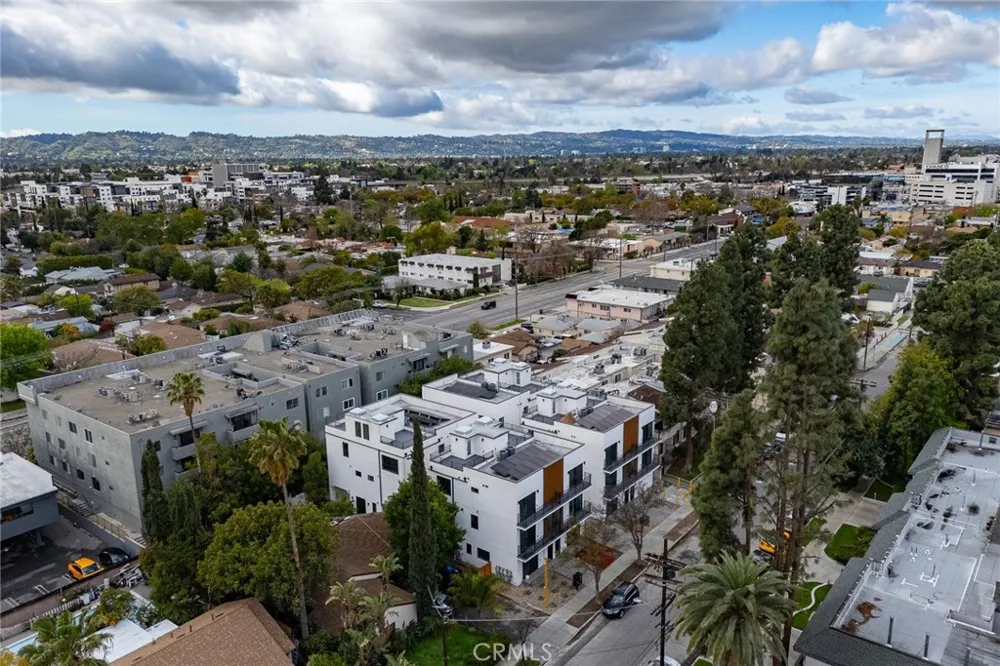 11810 Gilmore Los Angeles, CA 91606