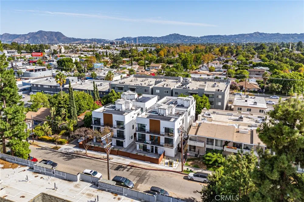 11810 Gilmore Los Angeles, CA 91606