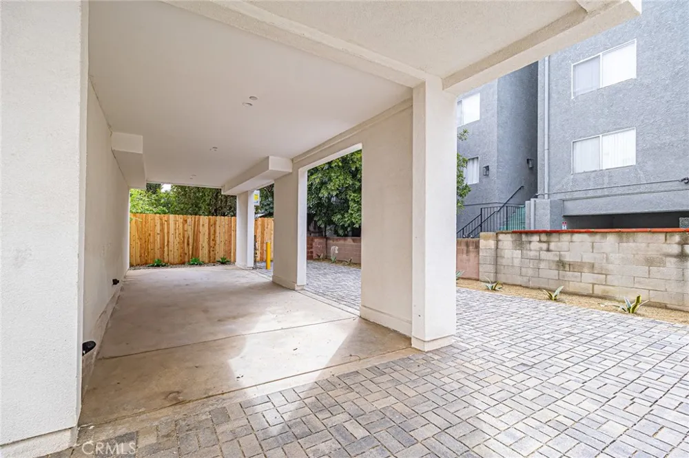 11810 Gilmore Los Angeles, CA 91606