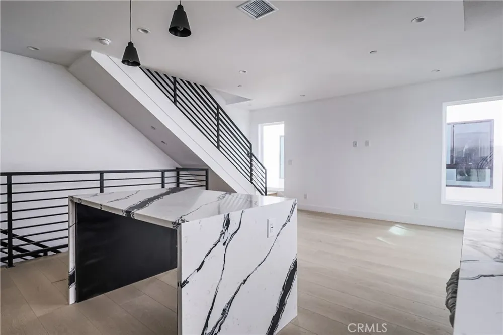 11810 Gilmore Los Angeles, CA 91606