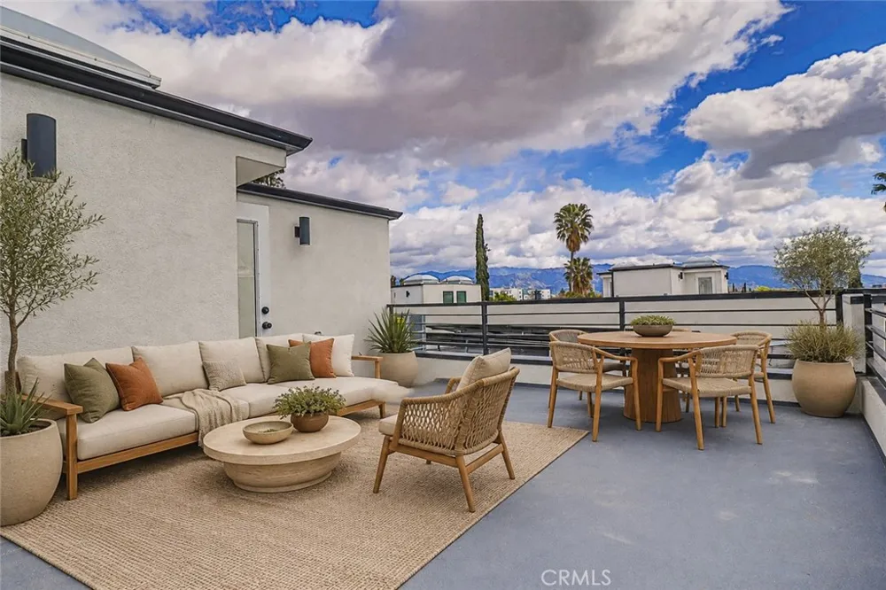11810 Gilmore Los Angeles, CA 91606