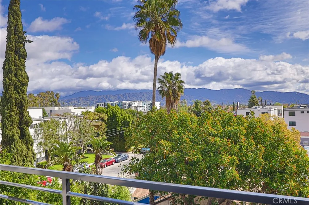 11810 Gilmore Los Angeles, CA 91606