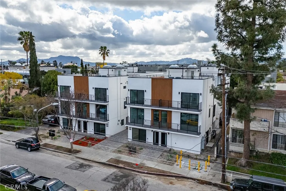 11810 Gilmore Los Angeles, CA 91606
