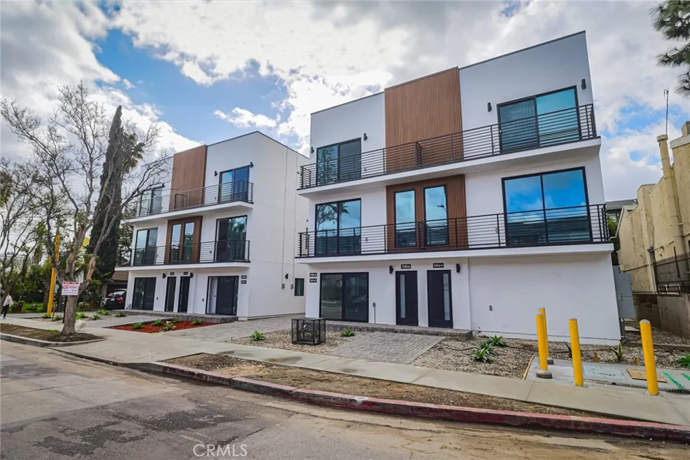 11810 Gilmore Los Angeles, CA 91606