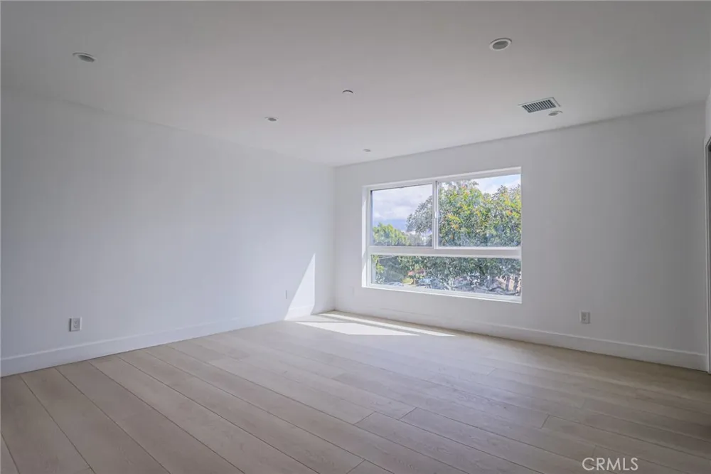 11810 Gilmore Los Angeles, CA 91606