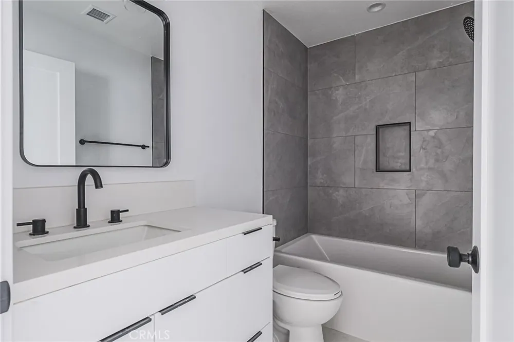 11810 Gilmore Los Angeles, CA 91606