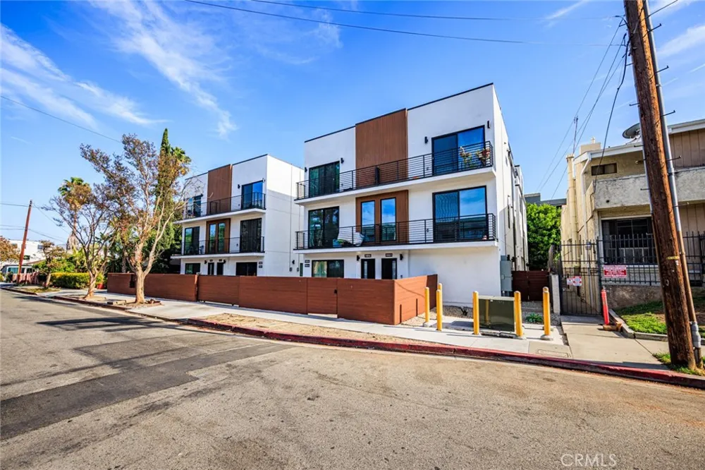 11810 Gilmore Los Angeles, CA 91606