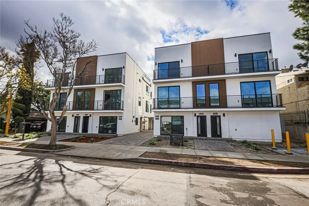 11810 Gilmore Los Angeles, CA 91606