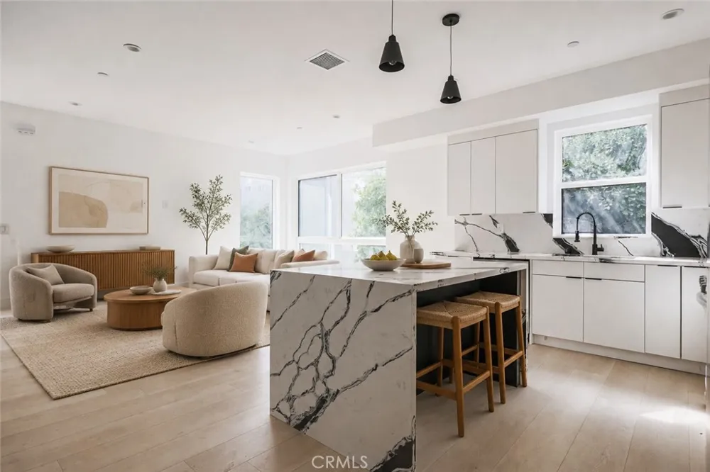11810 Gilmore Los Angeles, CA 91606