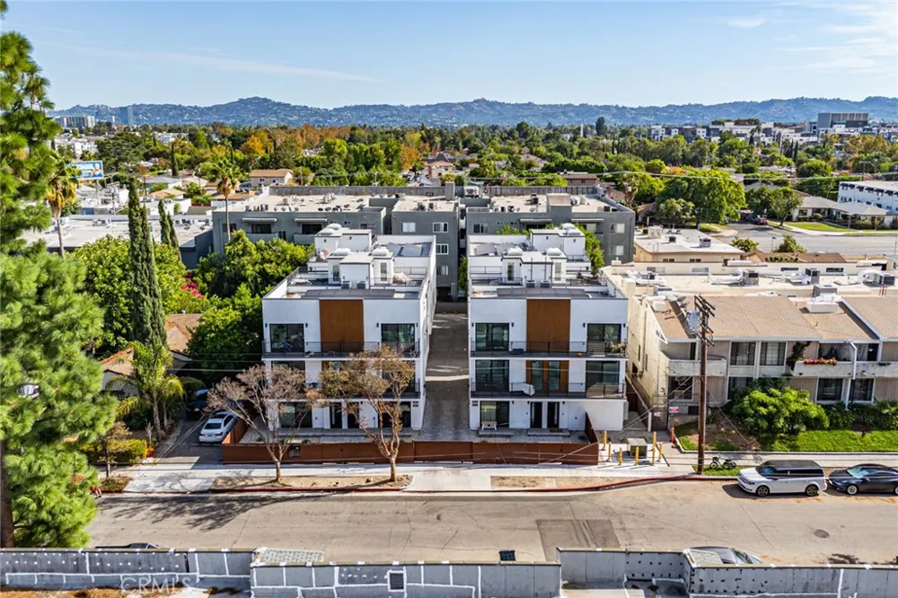 11810 Gilmore Los Angeles, CA 91606