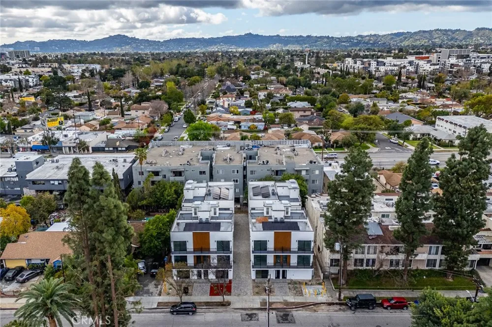 11810 Gilmore Los Angeles, CA 91606
