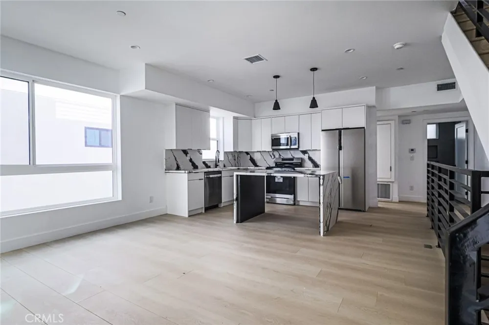 11810 Gilmore Los Angeles, CA 91606
