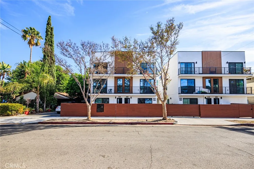 11810 Gilmore Los Angeles, CA 91606