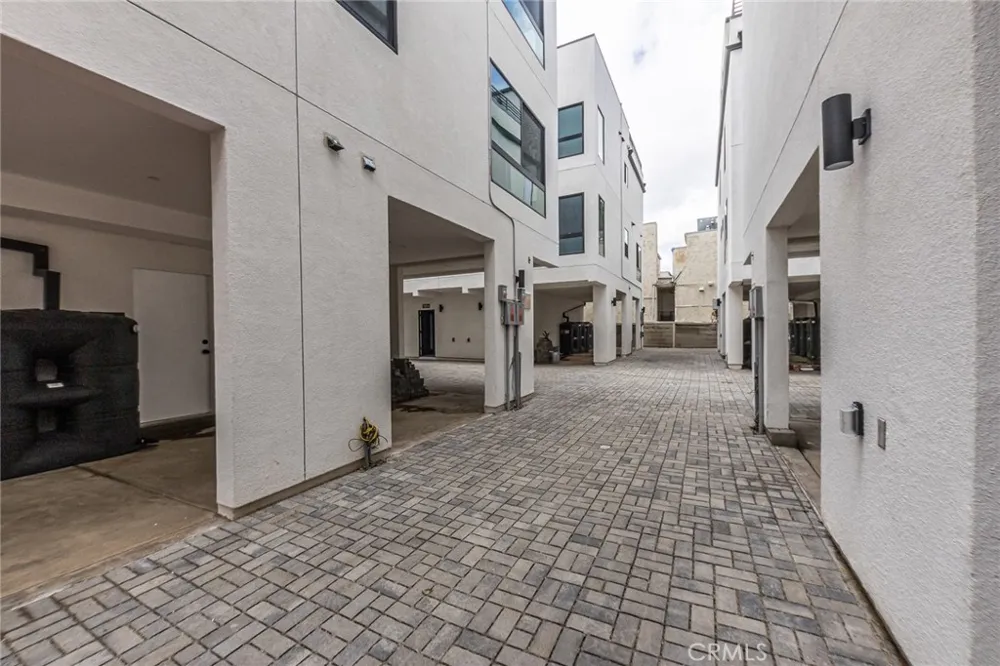 11810 Gilmore Los Angeles, CA 91606