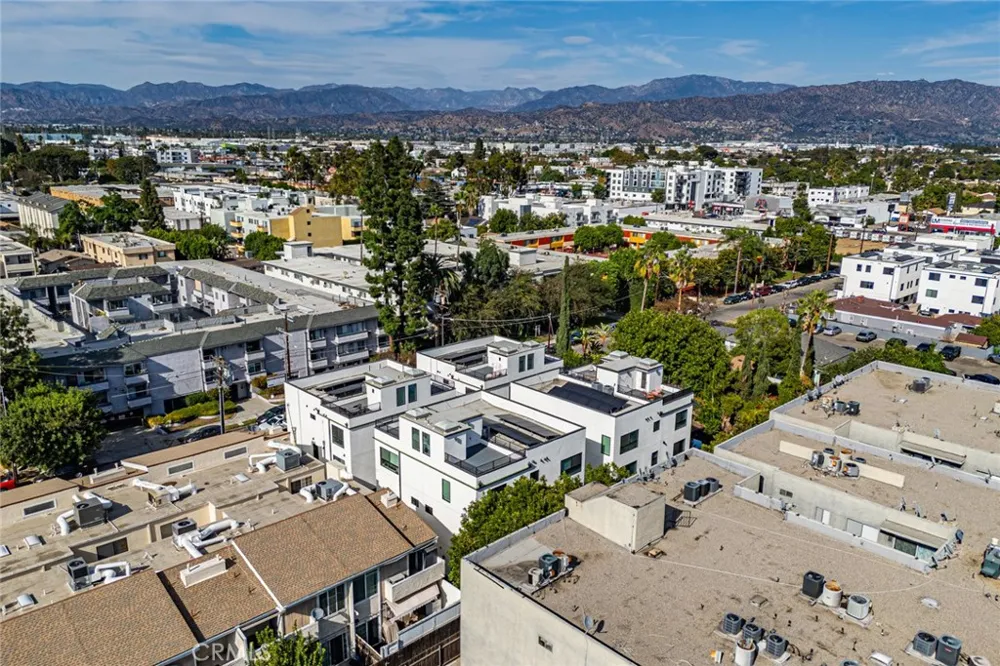 11810 Gilmore Los Angeles, CA 91606