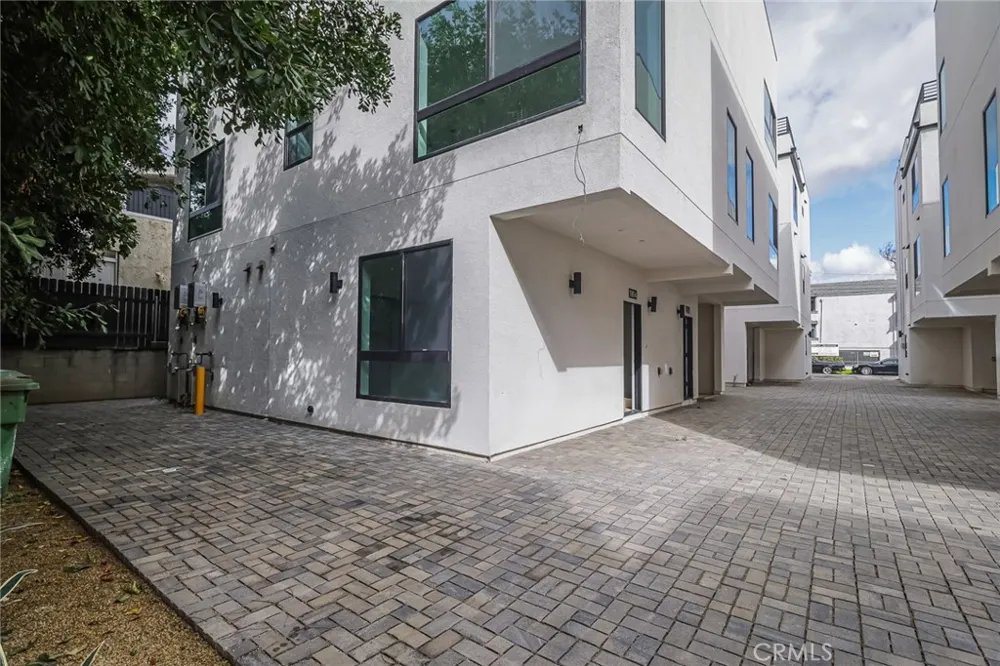 11810 Gilmore Los Angeles, CA 91606