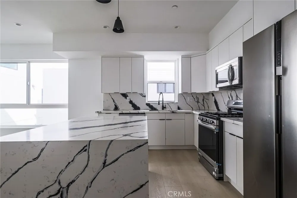 11810 Gilmore Los Angeles, CA 91606
