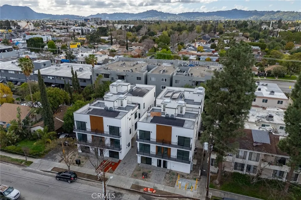 11810 Gilmore Los Angeles, CA 91606