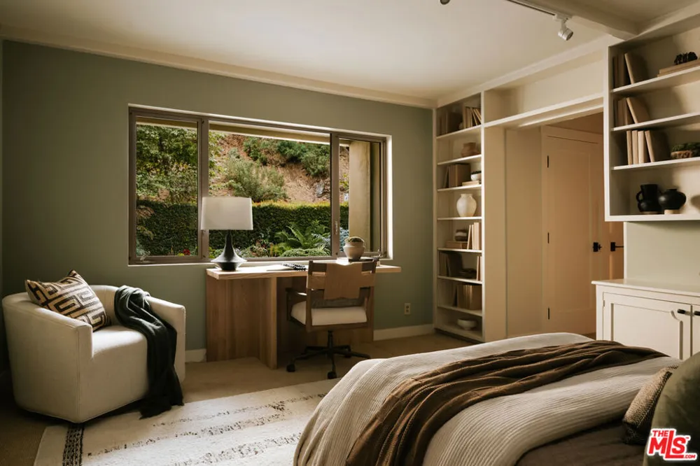 2618 Mandeville Canyon Road Los Angeles, CA 90049