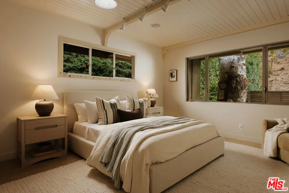 2618 Mandeville Canyon Road Los Angeles, CA 90049