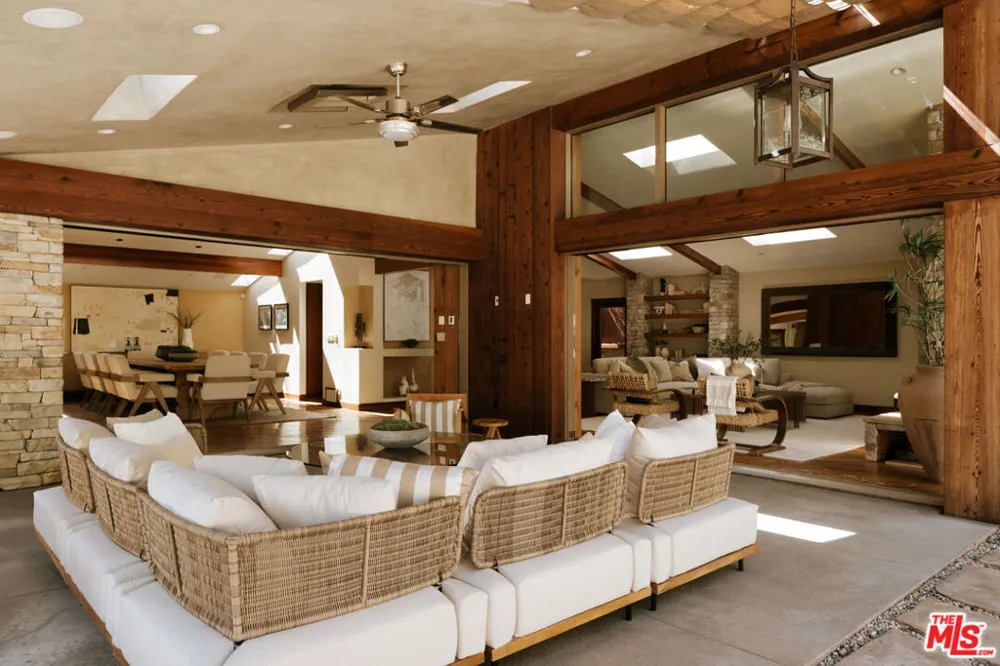 2618 Mandeville Canyon Road Los Angeles, CA 90049