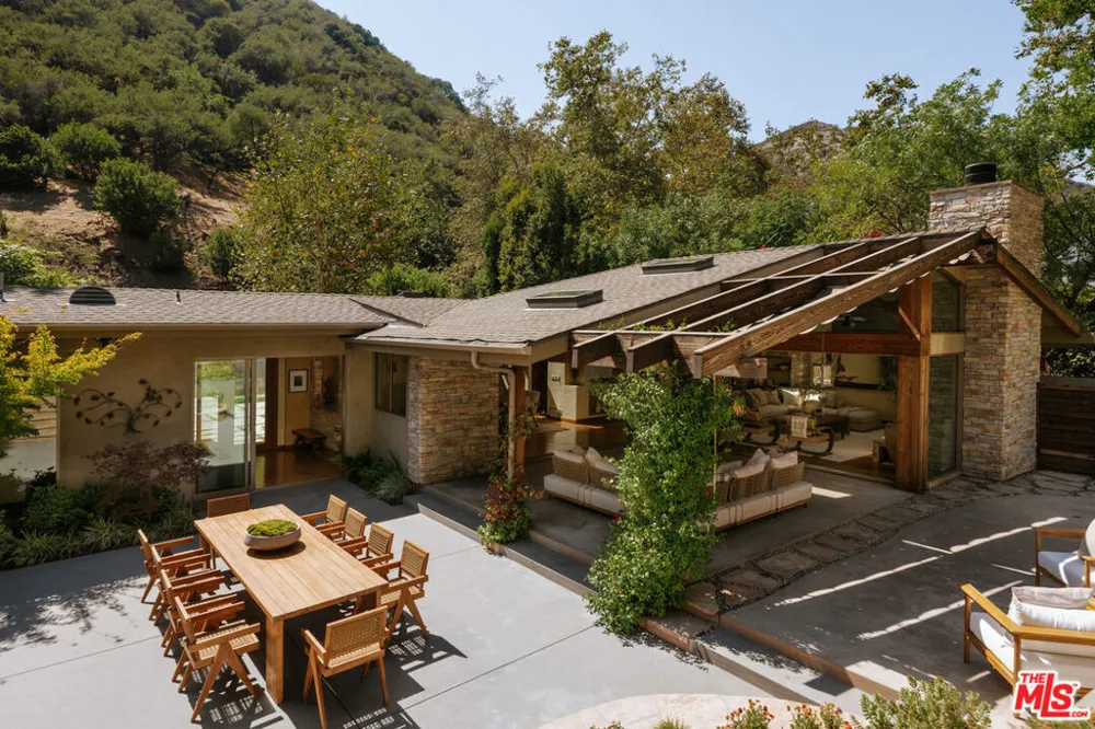 2618 Mandeville Canyon Road Los Angeles, CA 90049
