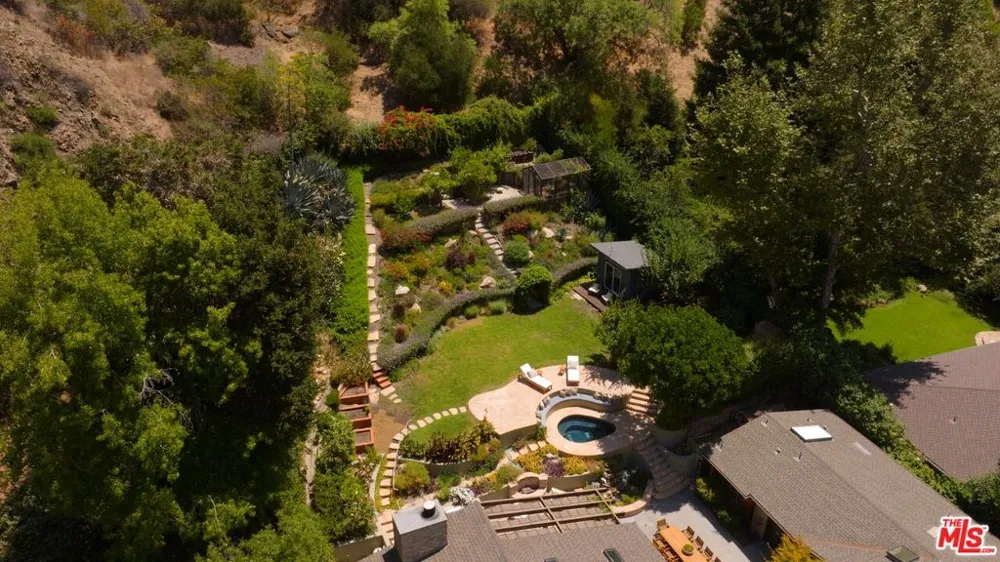 2618 Mandeville Canyon Road Los Angeles, CA 90049