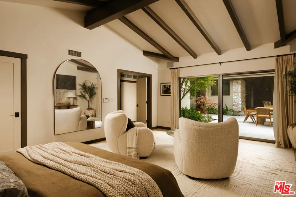 2618 Mandeville Canyon Road Los Angeles, CA 90049