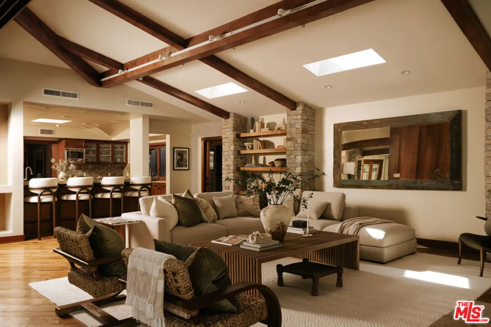 2618 Mandeville Canyon Road Los Angeles, CA 90049