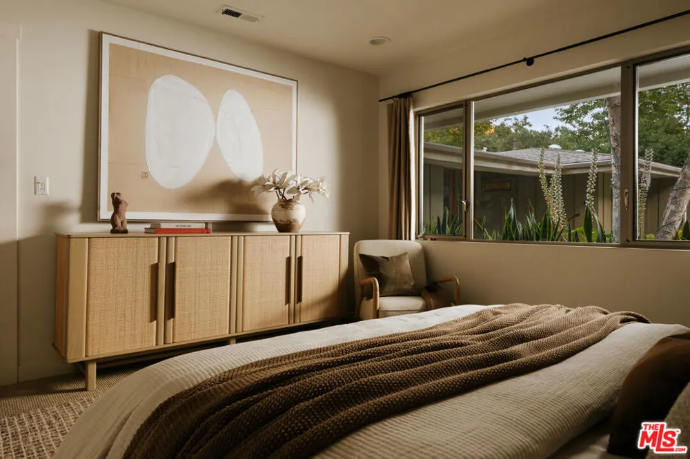 2618 Mandeville Canyon Road Los Angeles, CA 90049