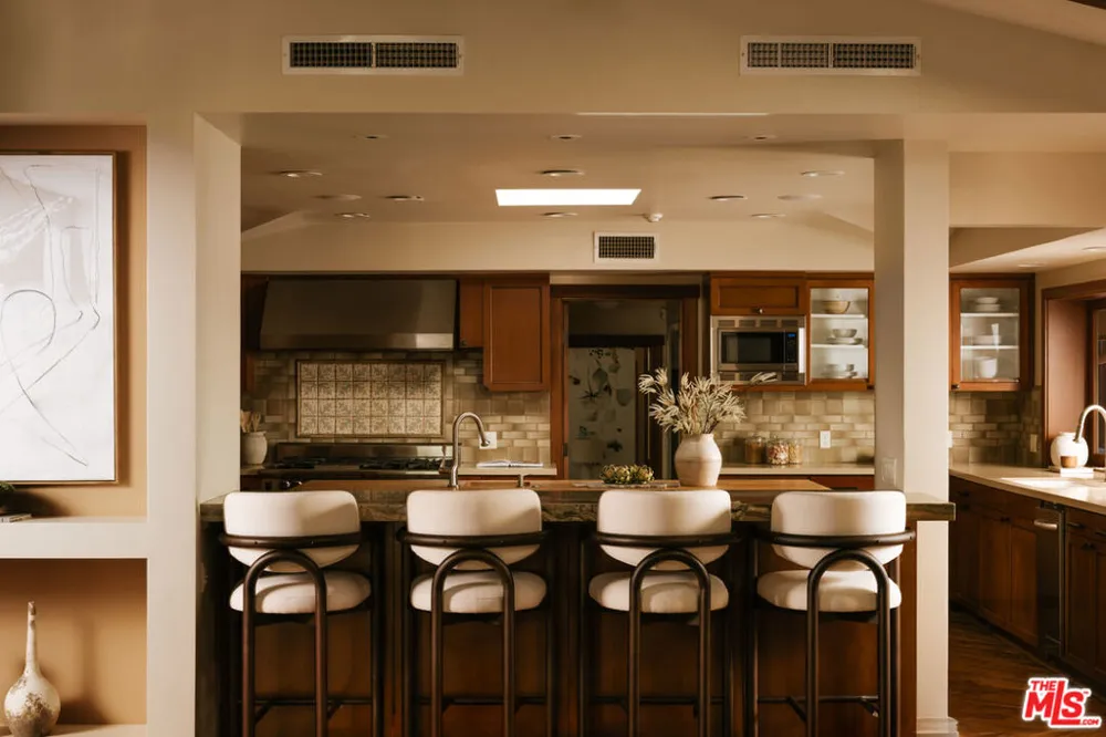 2618 Mandeville Canyon Road Los Angeles, CA 90049