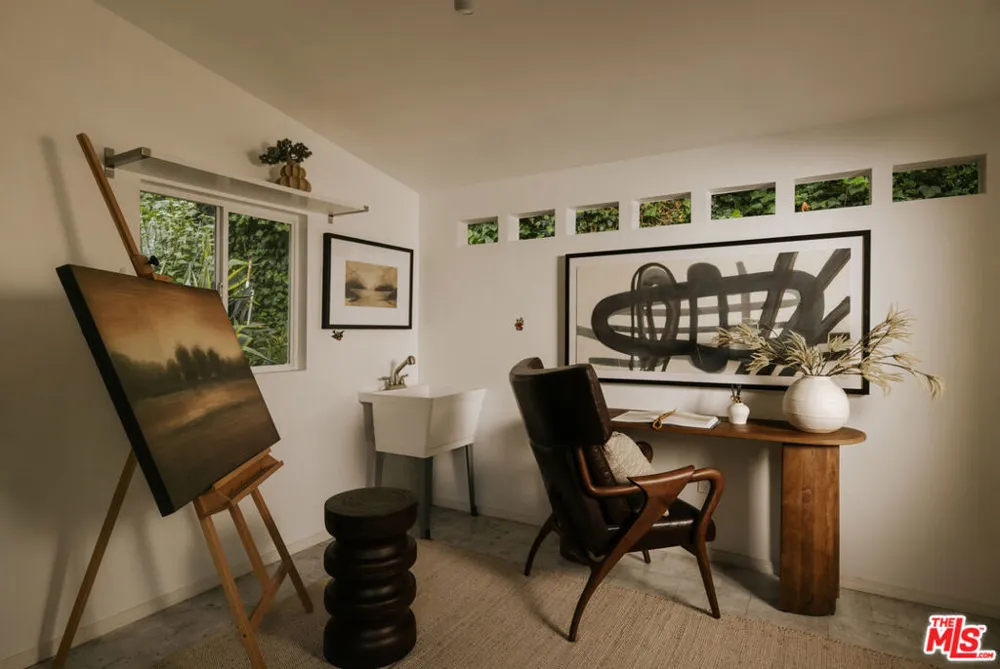 2618 Mandeville Canyon Road Los Angeles, CA 90049