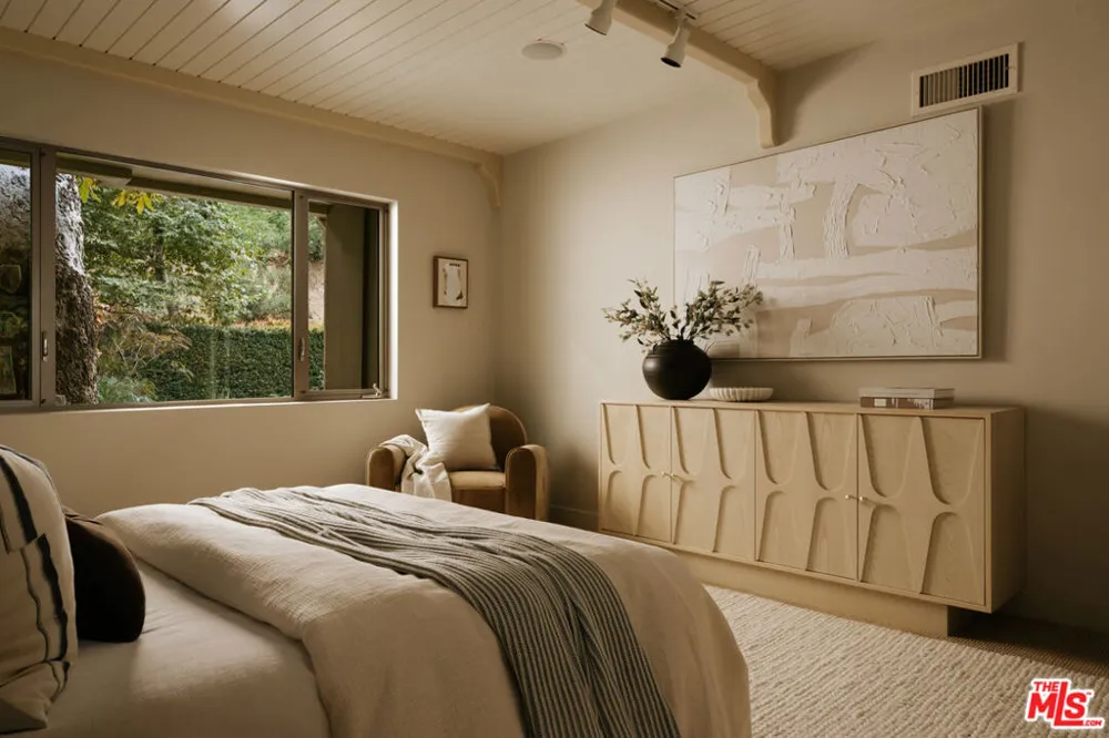 2618 Mandeville Canyon Road Los Angeles, CA 90049