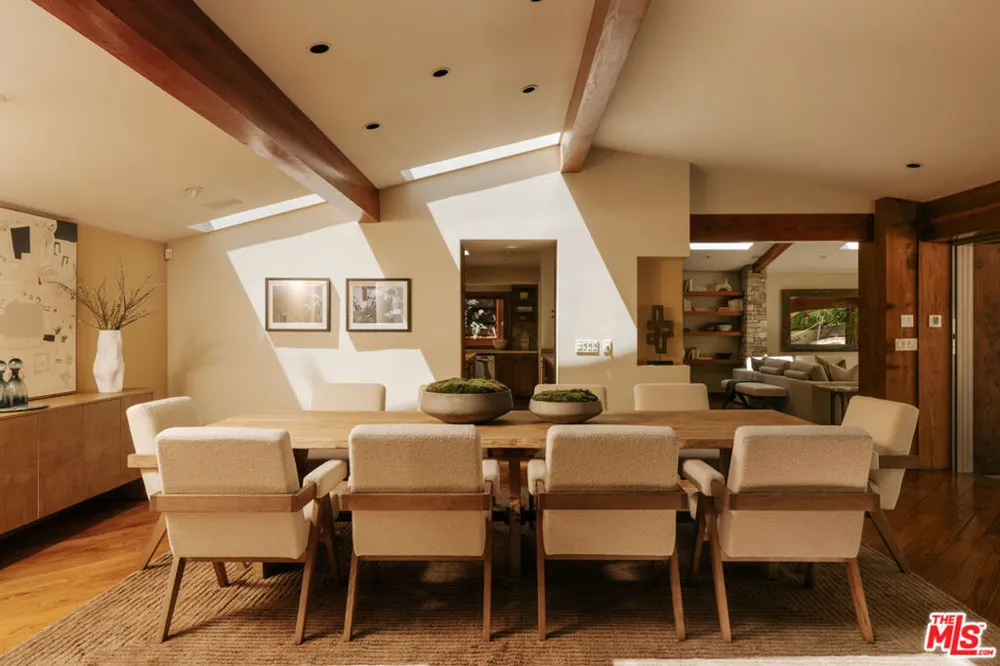 2618 Mandeville Canyon Road Los Angeles, CA 90049