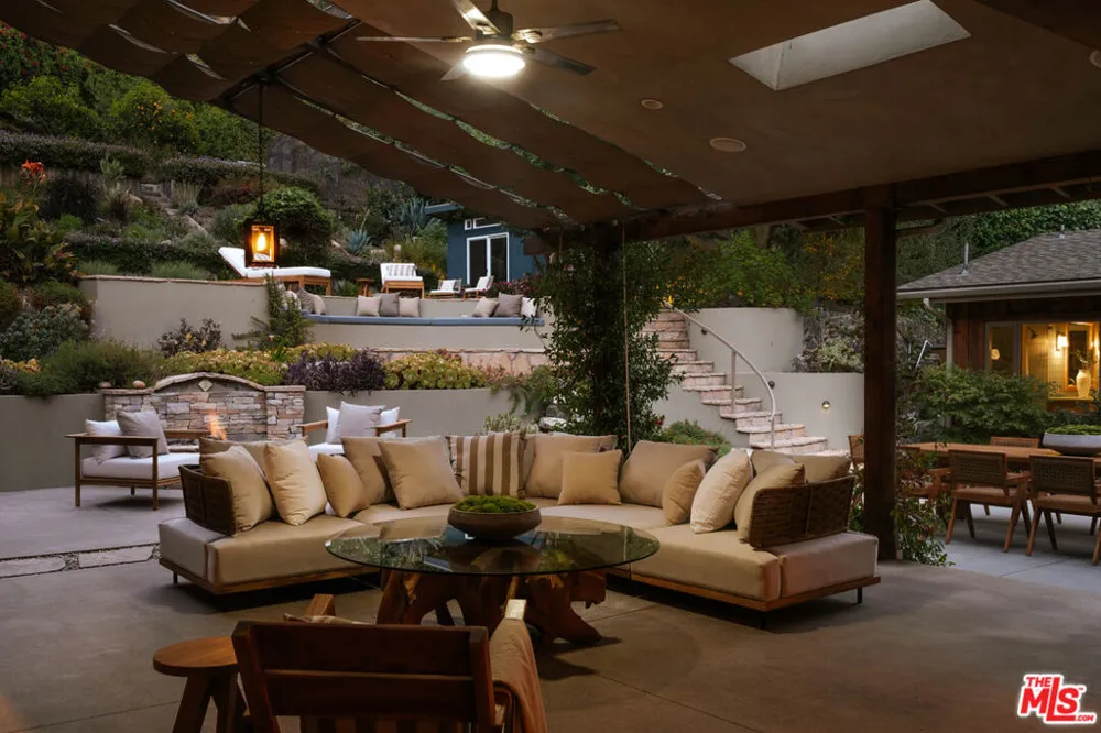 2618 Mandeville Canyon Road Los Angeles, CA 90049
