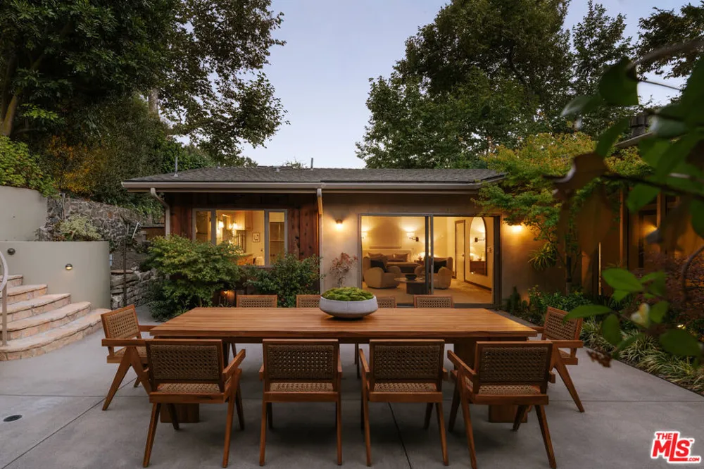 2618 Mandeville Canyon Road Los Angeles, CA 90049
