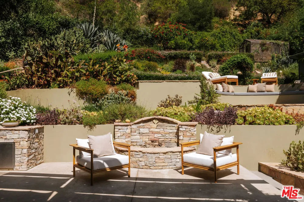 2618 Mandeville Canyon Road Los Angeles, CA 90049
