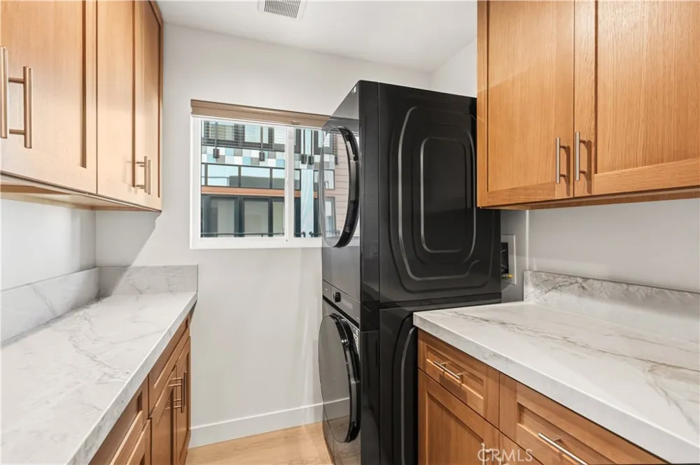 215 Oceanside Blvd #3 Oceanside, CA 92054