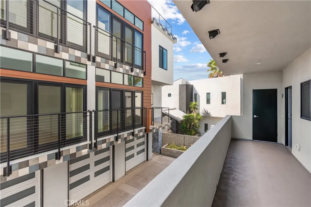 215 Oceanside Blvd #3 Oceanside, CA 92054