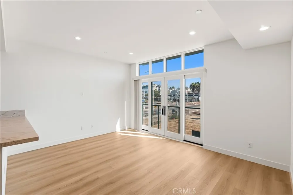 215 Oceanside Blvd #3 Oceanside, CA 92054