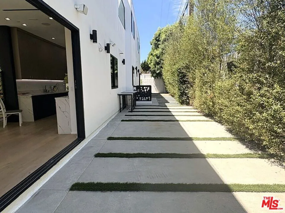 4338 Huntley Avenue Culver City, CA 90230