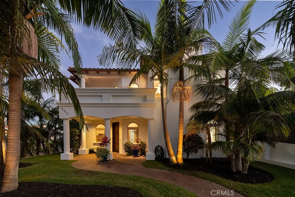 205 W Avenida Valencia San Clemente, CA 92672