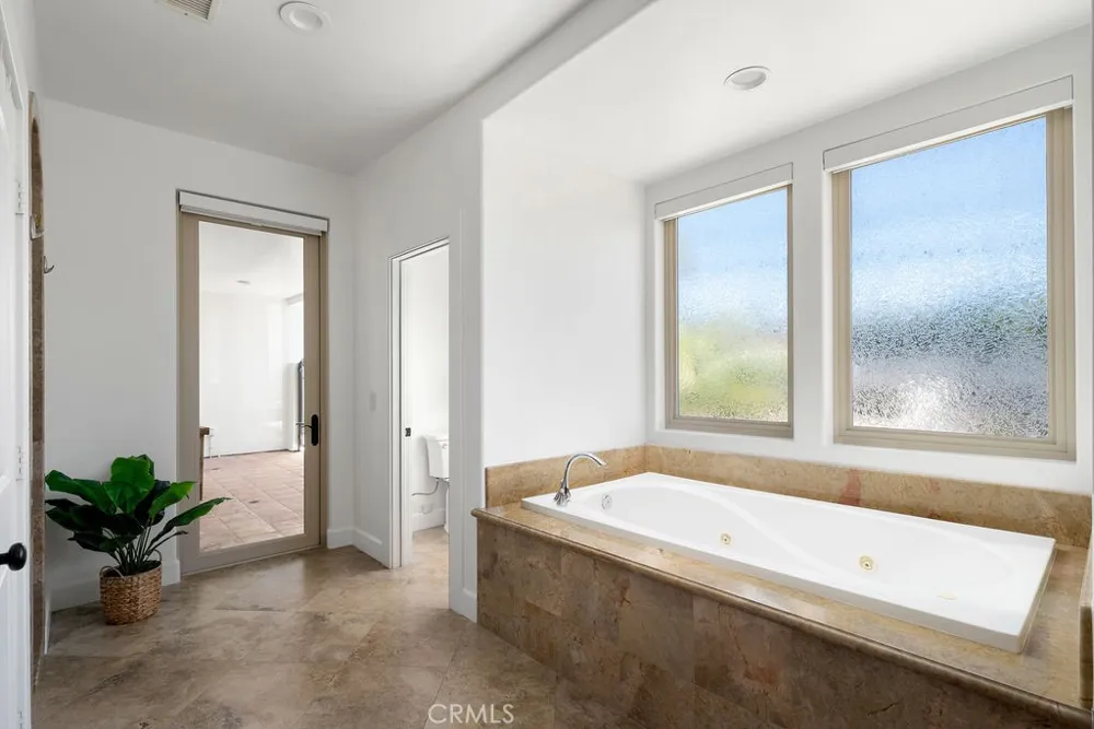 205 W Avenida Valencia San Clemente, CA 92672