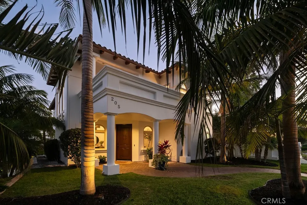 205 W Avenida Valencia San Clemente, CA 92672
