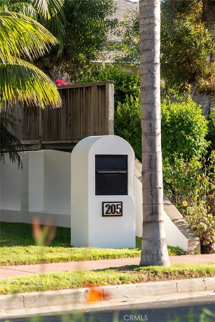 205 W Avenida Valencia San Clemente, CA 92672