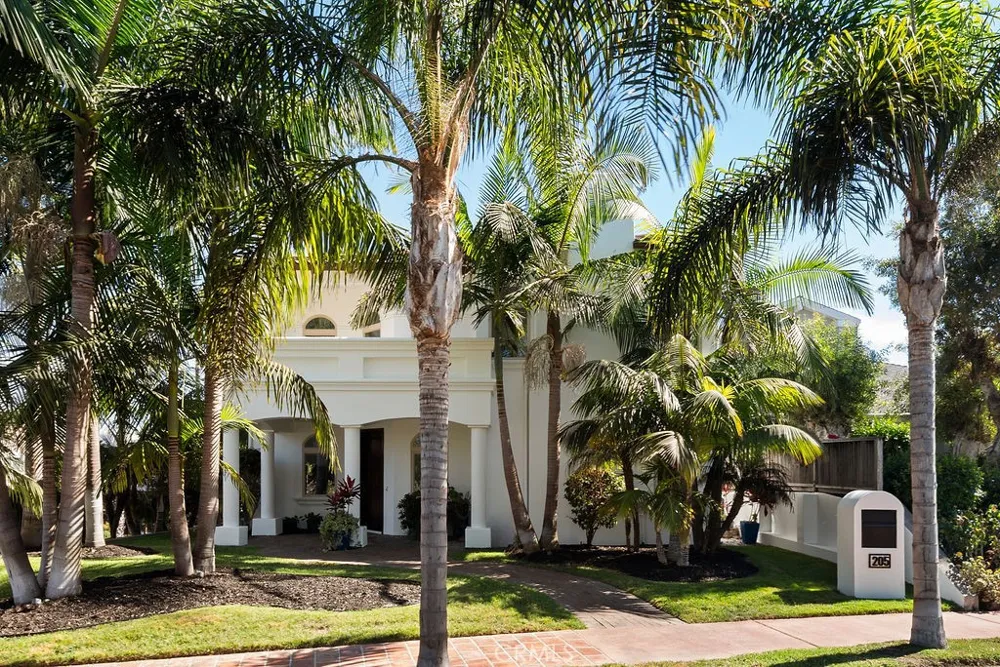205 W Avenida Valencia San Clemente, CA 92672