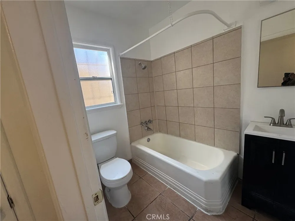 2408 W 85th #2410 Inglewood, CA 90305